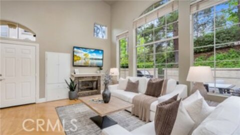 Charming Newly Listed Tierra Montanosa Condominium Located at 71 Tierra Plano